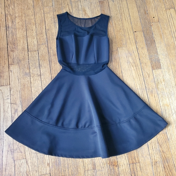 CLOSET CLOSING 7/31 GUESS Sheer Panel Black Skater Dress Small - Picture 4 of 8